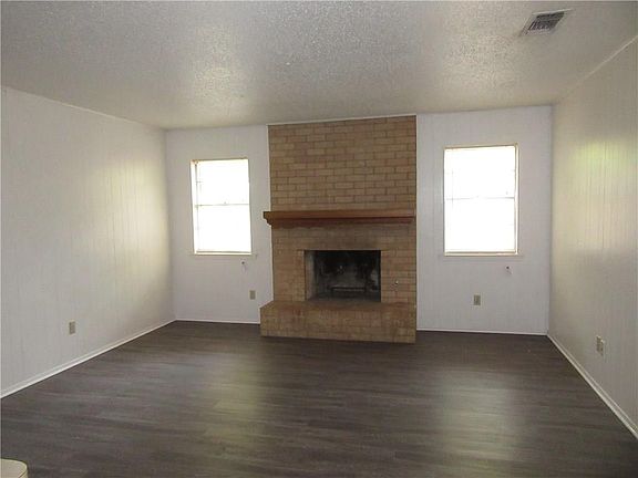 4th image of 608 E Mustang St