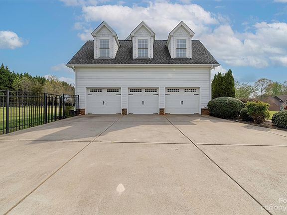 2nd image of 6055 Willow Farm Dr