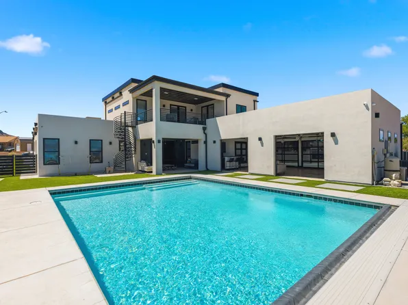1320 Crestview Dr SW, Los Lunas, NM 87031