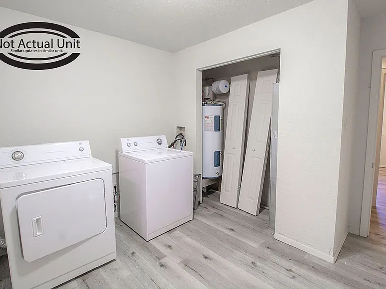 1013 W Ash St — Photo 41