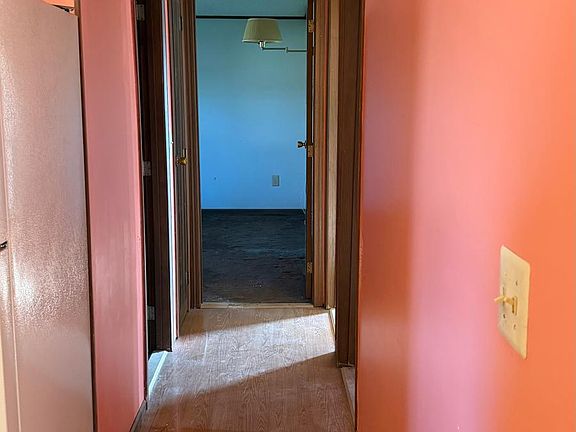 4th image of 23 Farmstead Cir
