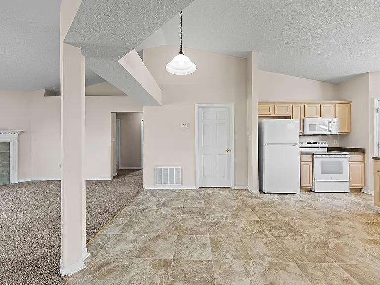 275 Limestone Cir — Photo 10