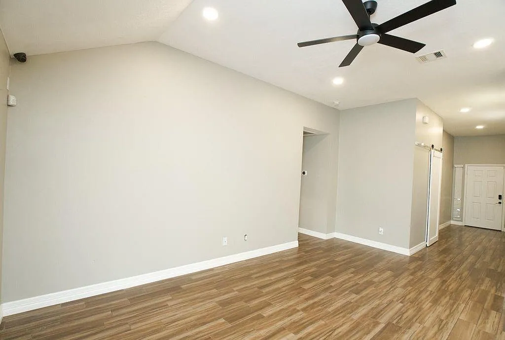 4 bed, 2.0 bath, 1400 sqft, $2,000 — Photo 4