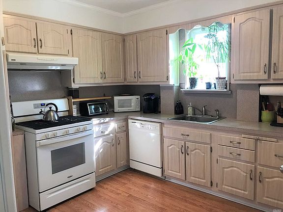 5th image of 89-23 204th St