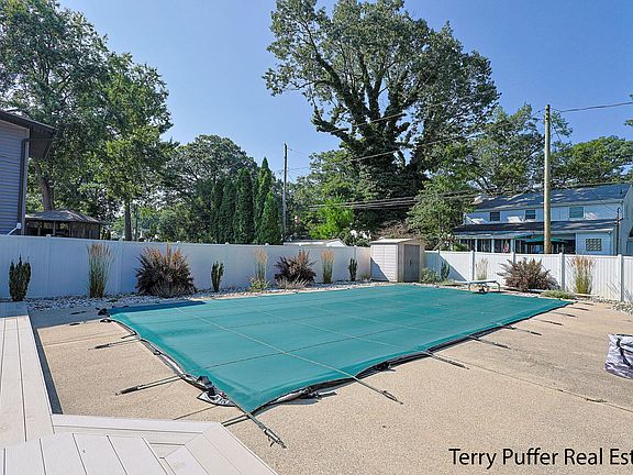 4th image of 765 Plymouth Dr