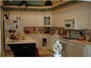 2nd image of 4048 Carousel Cir