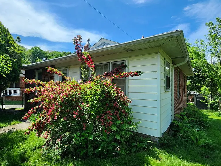 103 Gibbs St — Photo 3