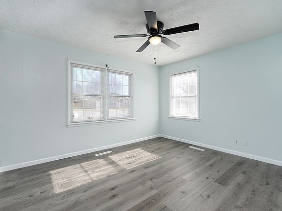 2nd image of 919 Sunshine Dr