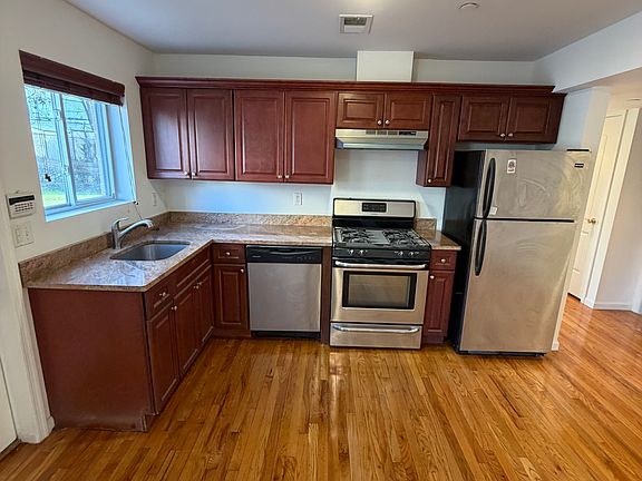 3rd image of 18 Rockwell Ave APT 1C