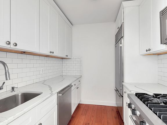 4th image of 88 Greenwich St APT 1402