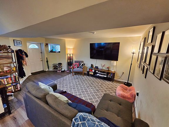 5th image of 1361 Parkwood Pl NW #B