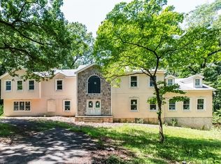 49 Oakridge Ln, Watchung, NJ 07069