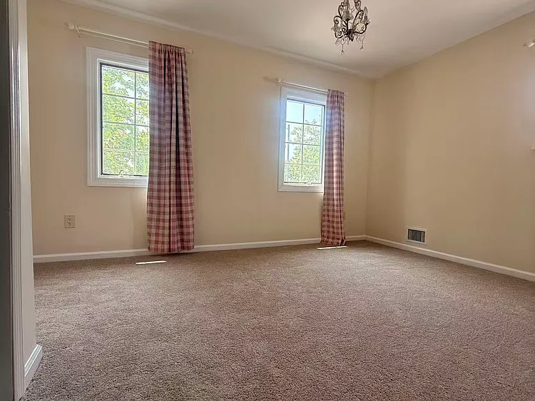 969 Armstrong Ave — Photo 12