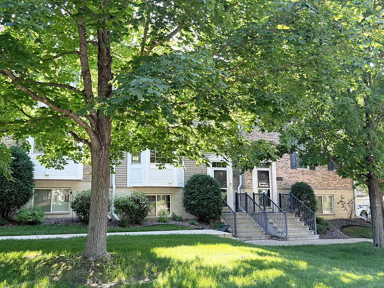 15608 Prospect Rd — Photo 3