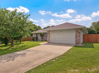 1403 Windsor Ct, Nixa, MO 65714