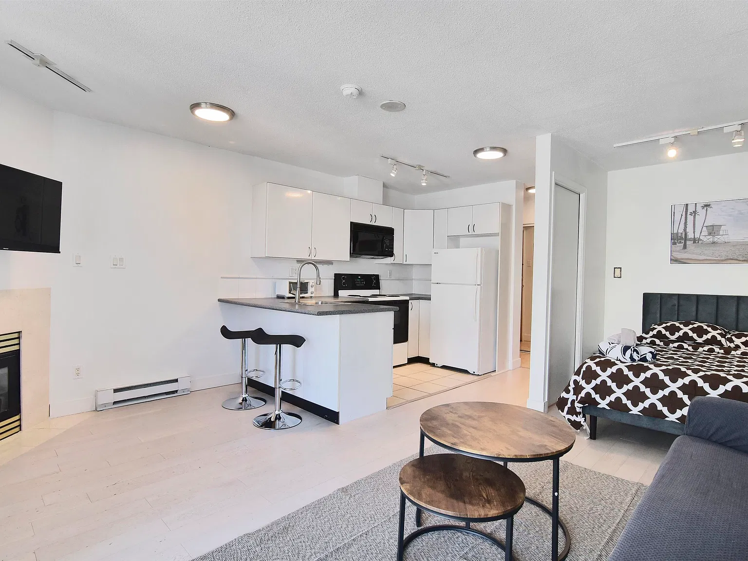 Studio, 439 sqft, $2,590 — Photo 3