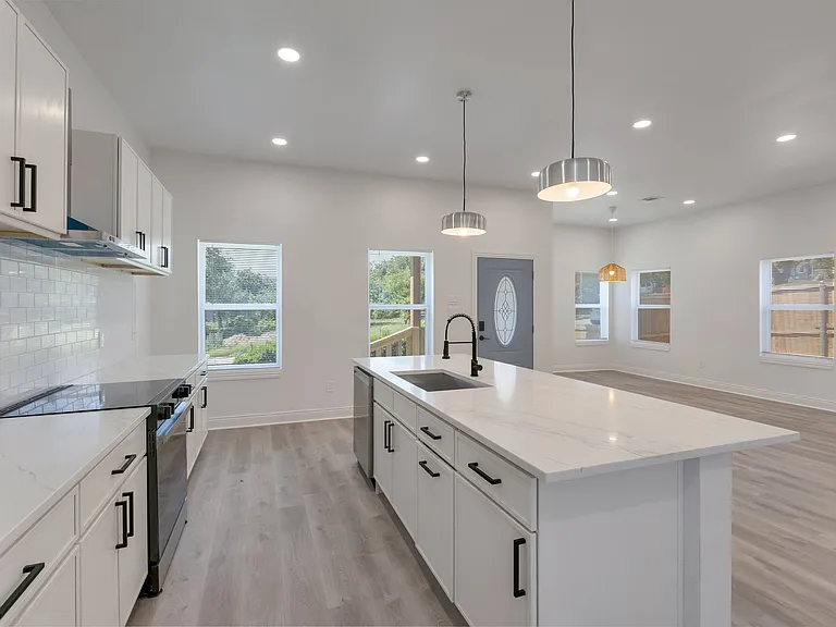 1515 Morrell Ave — Photo 3