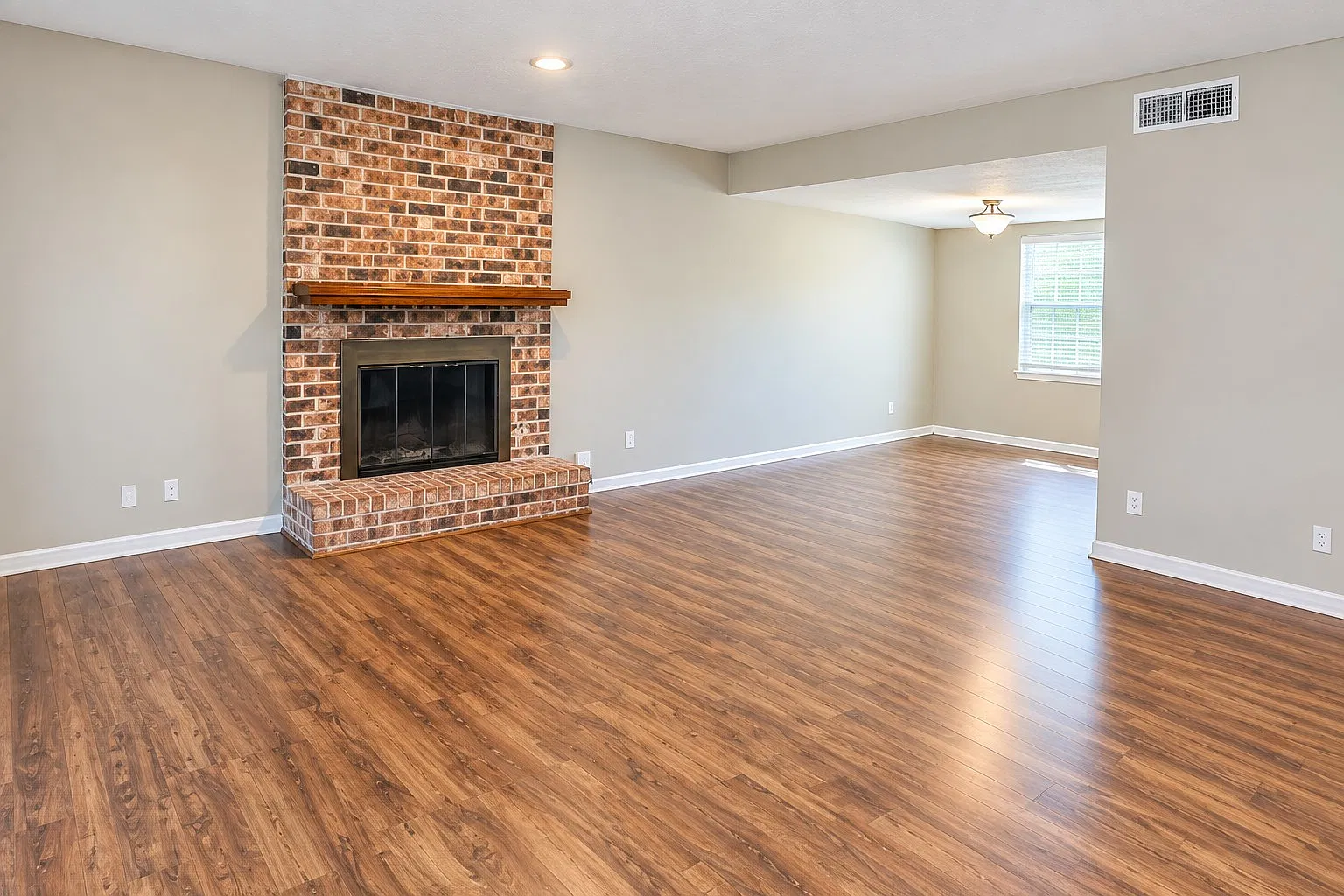 4 bed, 2.5 bath, 1900 sqft, $2,295 — Photo 2