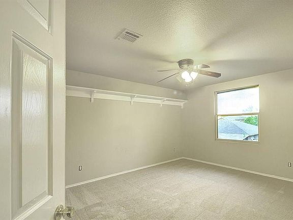2nd image of 1932 Riverchase Ln #B