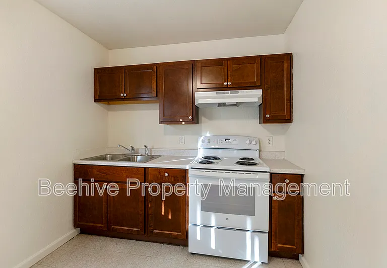 1040 N 28th St #8 — Photo 12