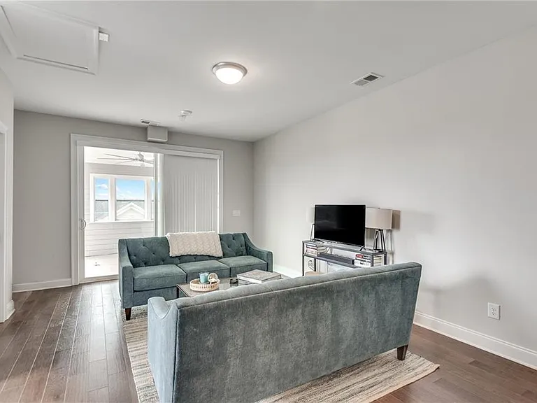 398 Concord St — Photo 34