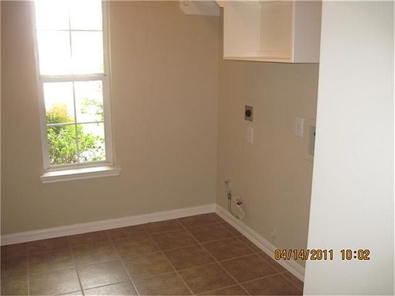 3rd image of 4910 Cedar Cove Dr