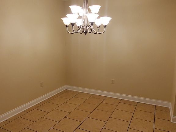 3rd image of 620 Sulphur Ave