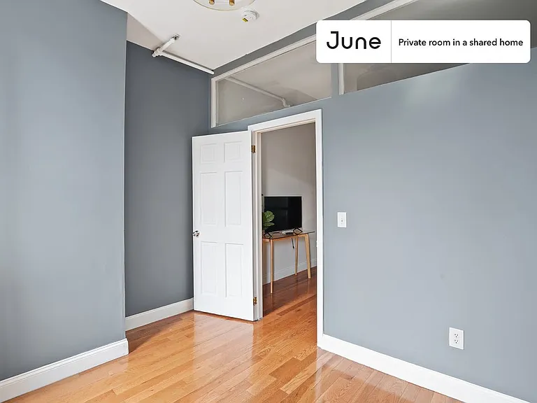 31 Saint Marks Pl #B — Photo 6