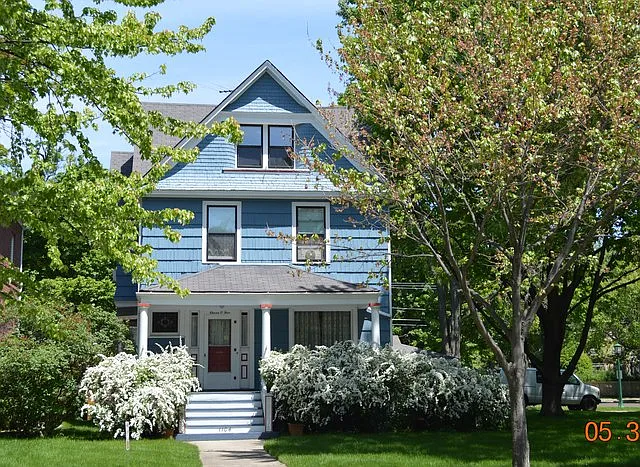1104 Lake Ave photo 1