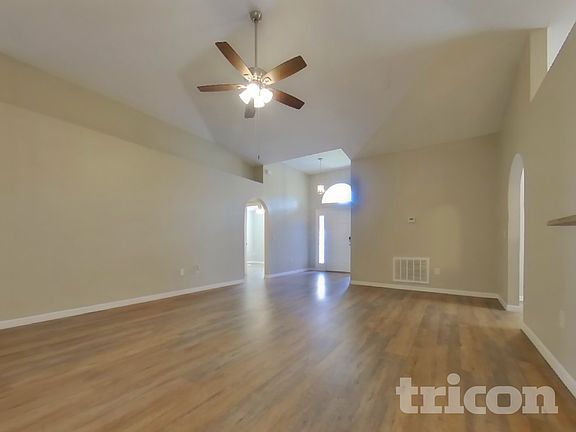 3rd image of 864 Vanderbilt Dr