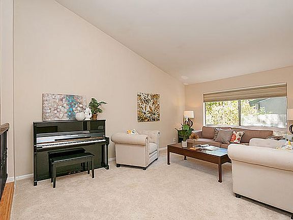 3rd image of 3451 La Mesa Dr