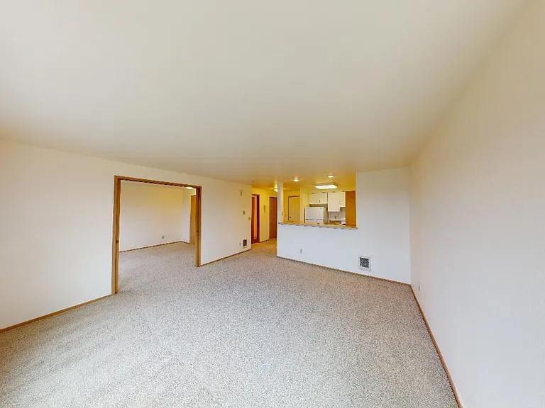 4459-Upper Fremont Close To Woodland Park Zoo — Photo 10