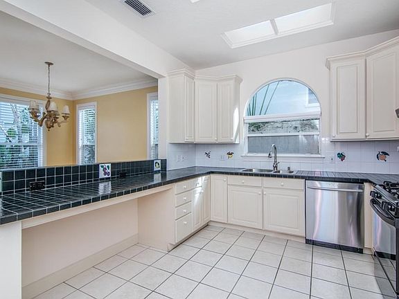 5th image of 2525 W Maryland Ave #A