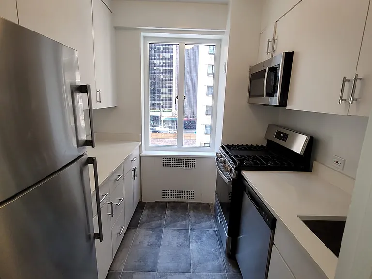 41 W 58th St #7B — Photo 5