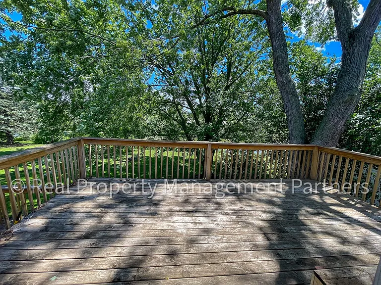 3920 Camelot Dr SE — Photo 7