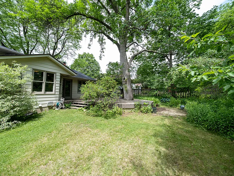 210 Orchard St N — Photo 36