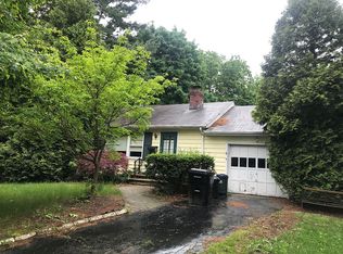 184 Rutledge Dr, Red Bank, NJ 07701