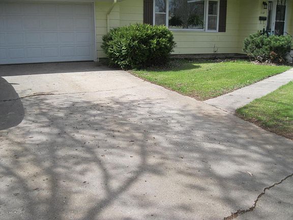 4th image of 608 17th Ave W