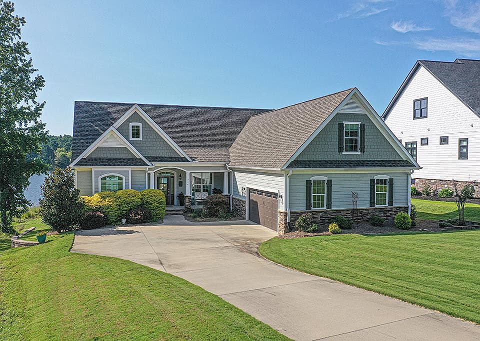 1st image of 216 Gardenia Dr