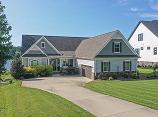 216 Gardenia Dr, Ninety Six, SC 29666