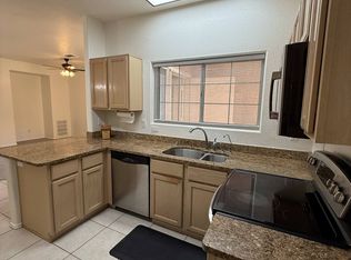 1633 E Lakeside Dr UNIT 102, Gilbert, AZ 85234