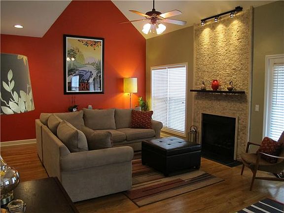 3rd image of 323 Annadel St