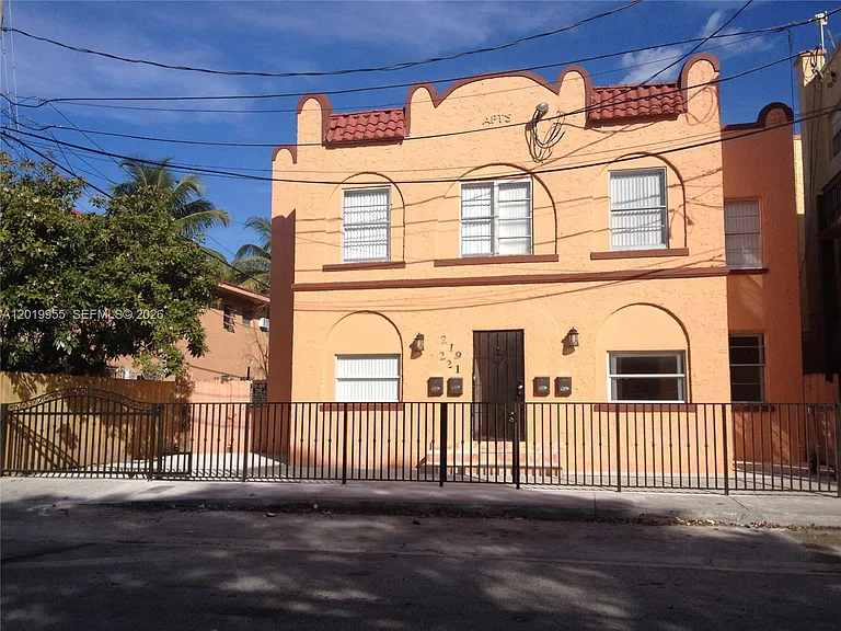 221 SW 9th Ave #2 — Photo 30
