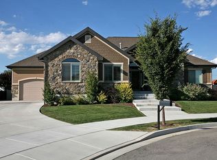 1084 W Shire Ridge Cir, South Jordan, UT 84095