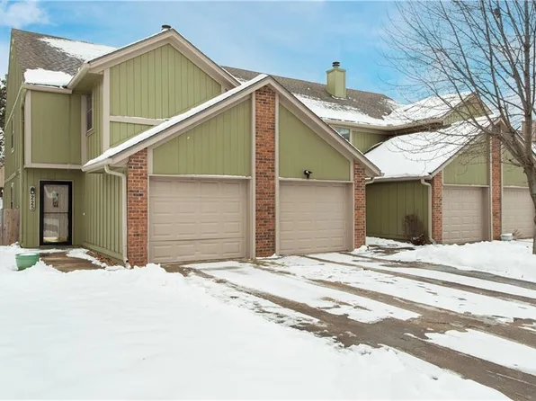 225 SW Pinetree Ln, Lees Summit, MO 64063