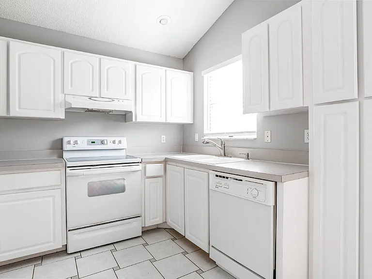 110 Riverraft Ct — Photo 23