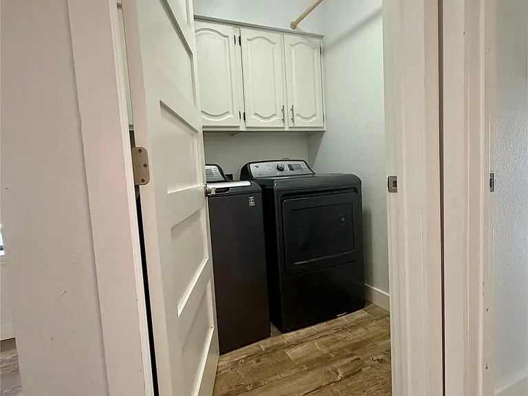 17844 Park Valley Dr — Photo 35
