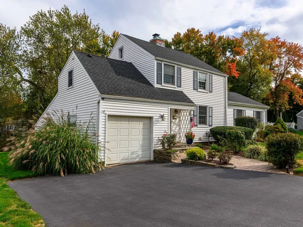 15 Side Hill Road, North Haven, CT 06473