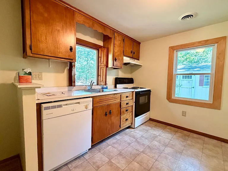 18587 Sylvan Dr — Photo 6