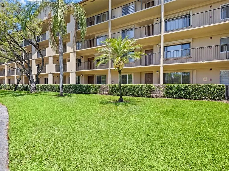 1351 SW 141st Ave #213G — Photo 2